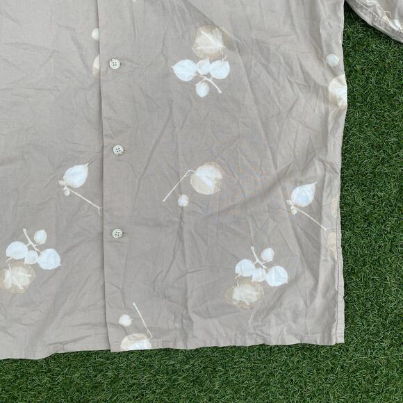 Uniqlo Men's Short Sleeve Beige Button Up Shirt - Picture 3 of 4